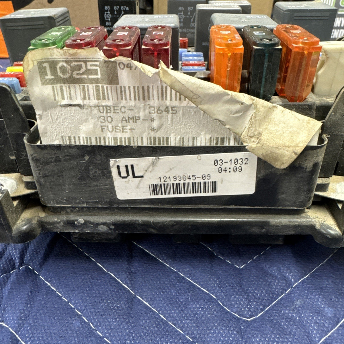 1999–2002 Silverado Sierra Engine Fuse Box Junction Block 12193645 OEM