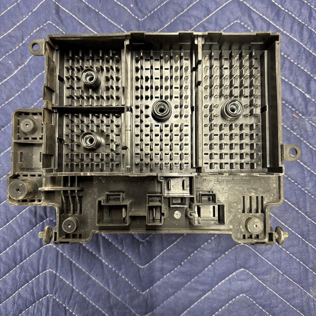 1999–2002 Silverado Sierra Engine Fuse Box Junction Block 12193645 OEM