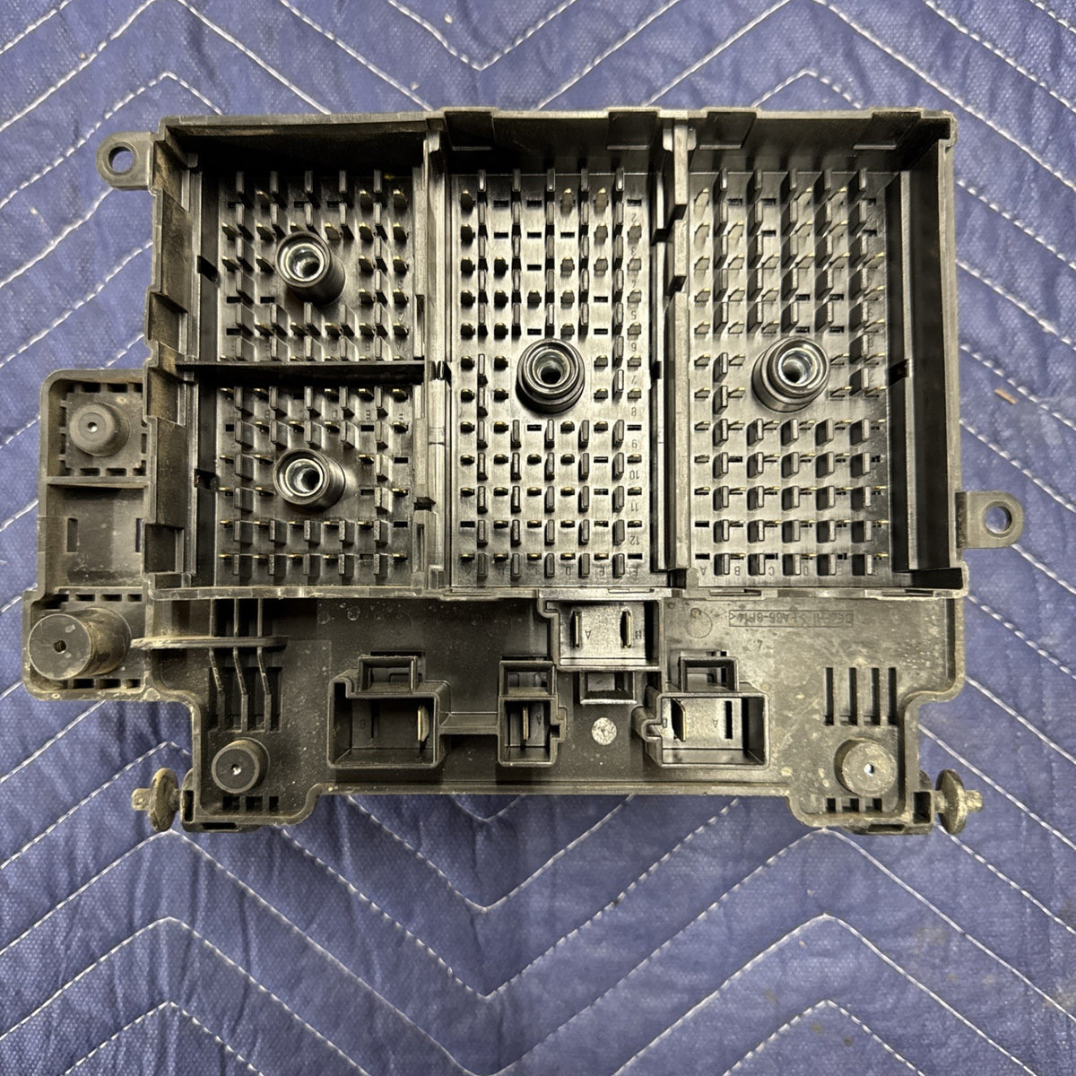 1999–2002 Silverado Sierra Engine Fuse Box Junction Block 12193645 OEM