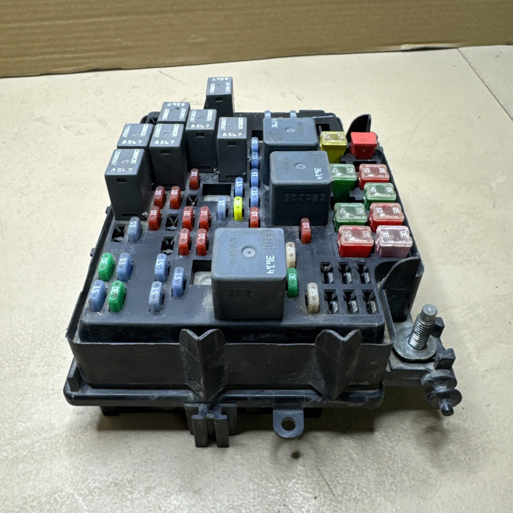 2003–2007 Silverado Sierra Underhood Fuse Box 15201928 OEM