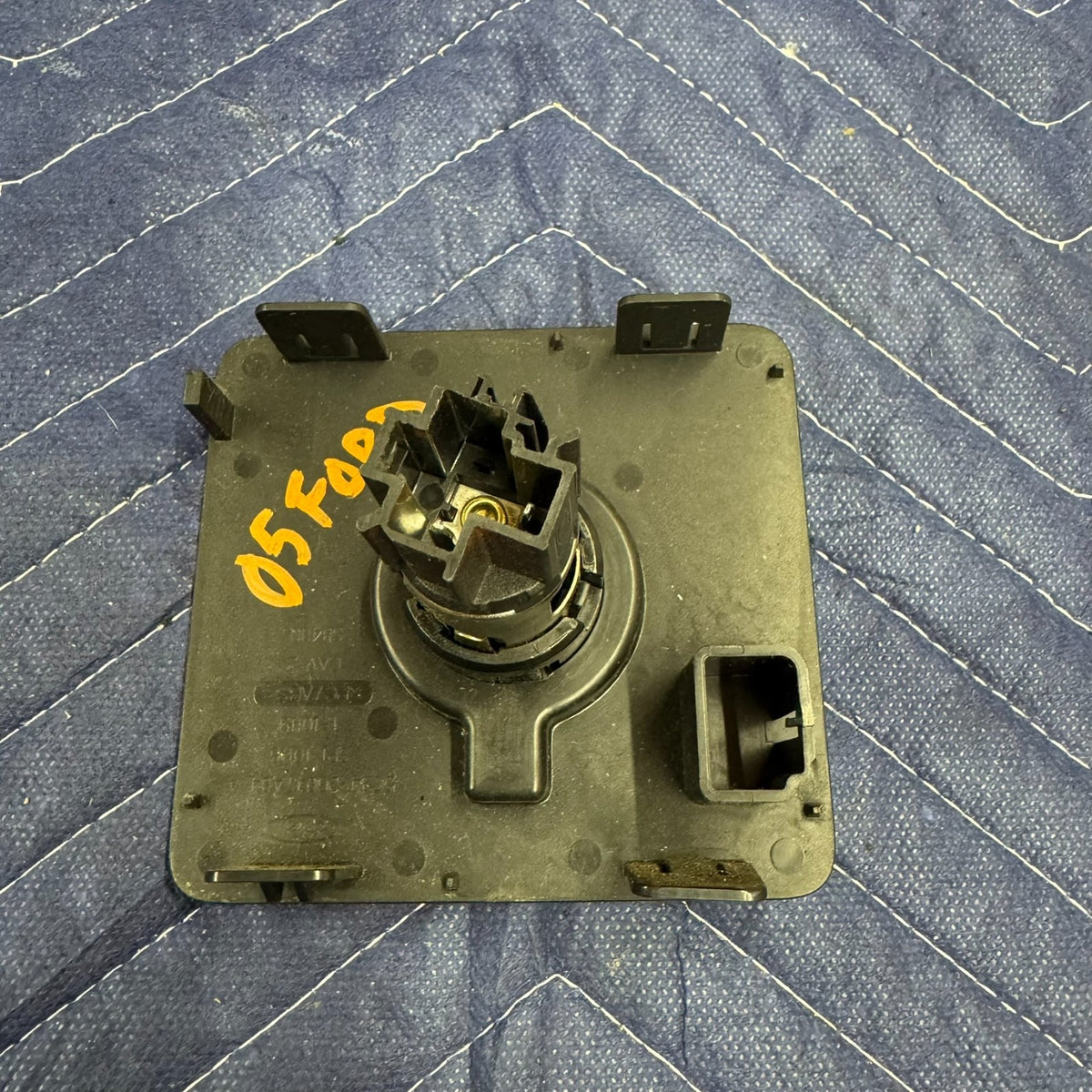 2005-2007 Ford F250 F350 Dash Power Point Outlet 5C34-26047A04 OEM