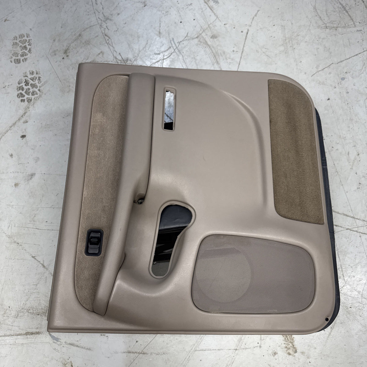 2001-2002 Silverado Sierra Crew Cab RH Rear Door Panel 15086584 OEM