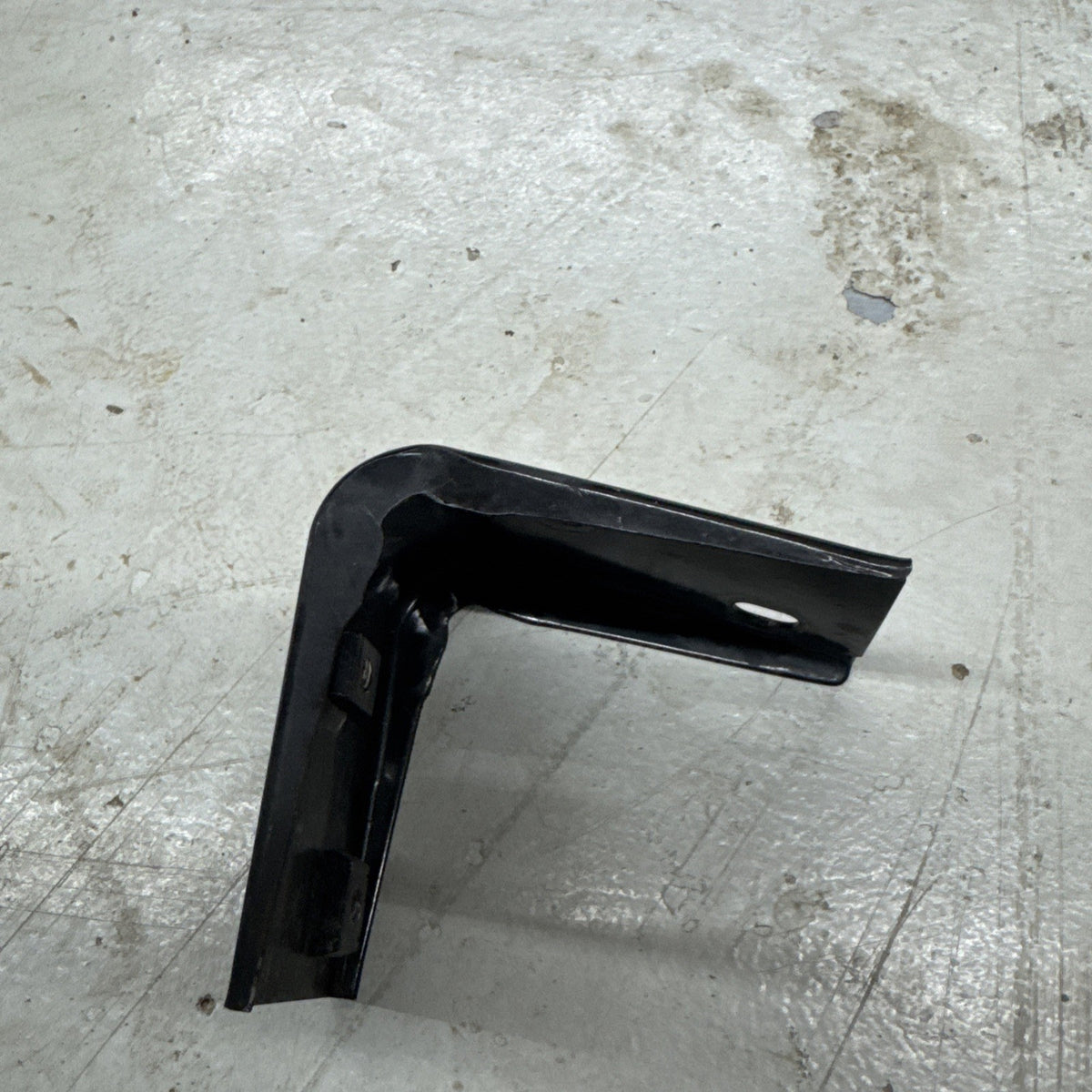 1999–2007 Silverado Sierra LH Front Fender Support Bracket 15159507 OEM
