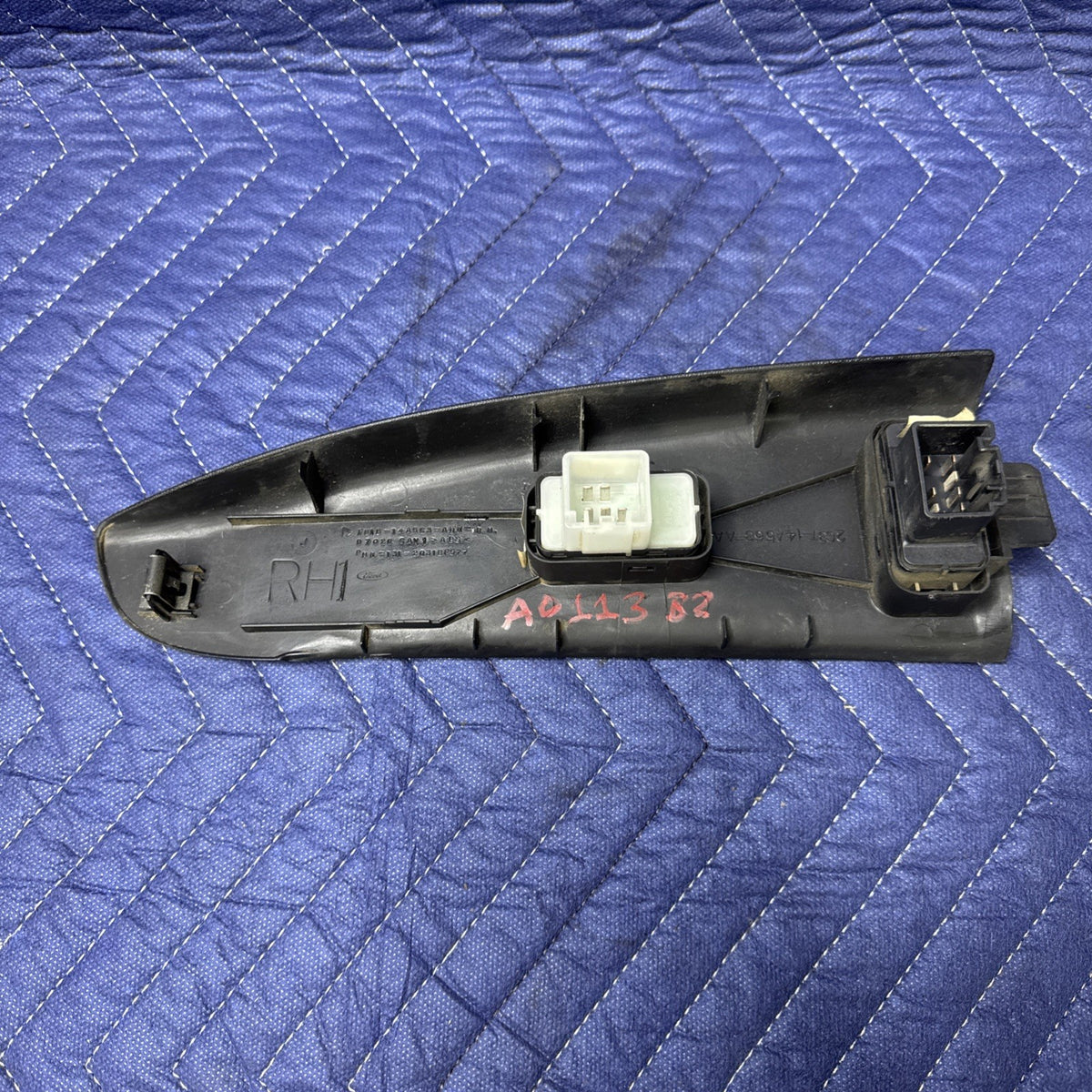 2002-2007 Ford F250 F350 Super Duty RH Window Lock Switch Bezel 2C3T-14A563-AA