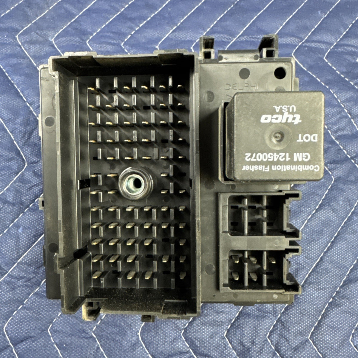 1999-2002 Chevrolet Silverado GMC Sierra Fuse Box Relay Block 15770992 OEM