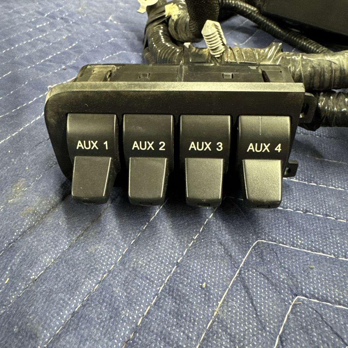 2005–2007 Ford F250 F350 AUX Upfitter Switch Kit Harness Fuses OEM