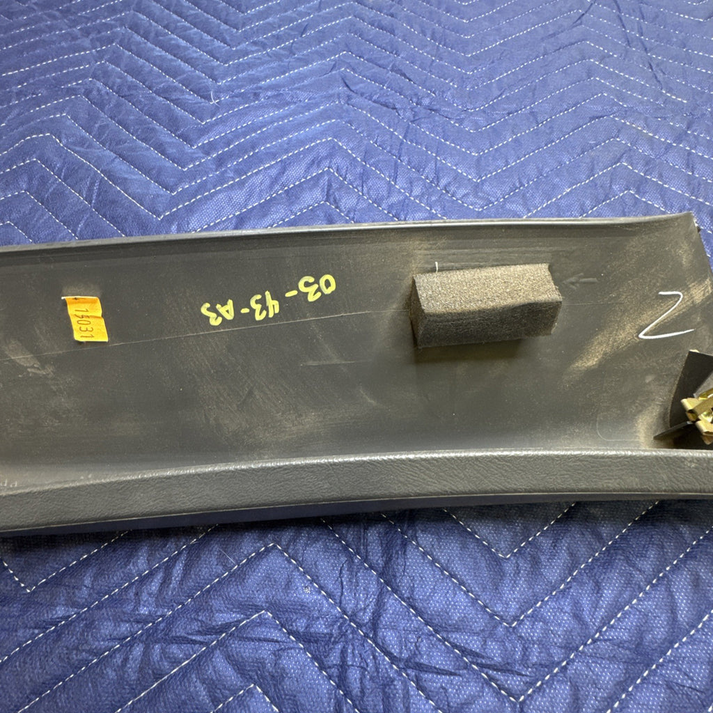 1999-2007 Chevrolet Silverado GMC Sierra LH A Pillar Trim 15198687 Bose OEM
