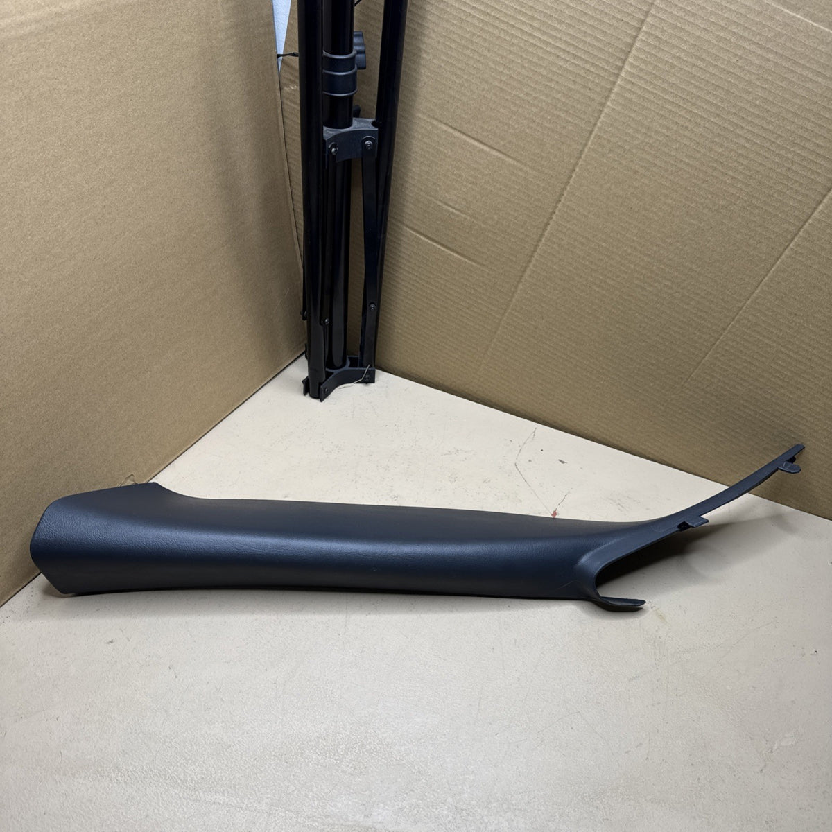 1999–2006 Silverado Sierra LH A Pillar Trim Panel Medium Gray 15073353 OEM
