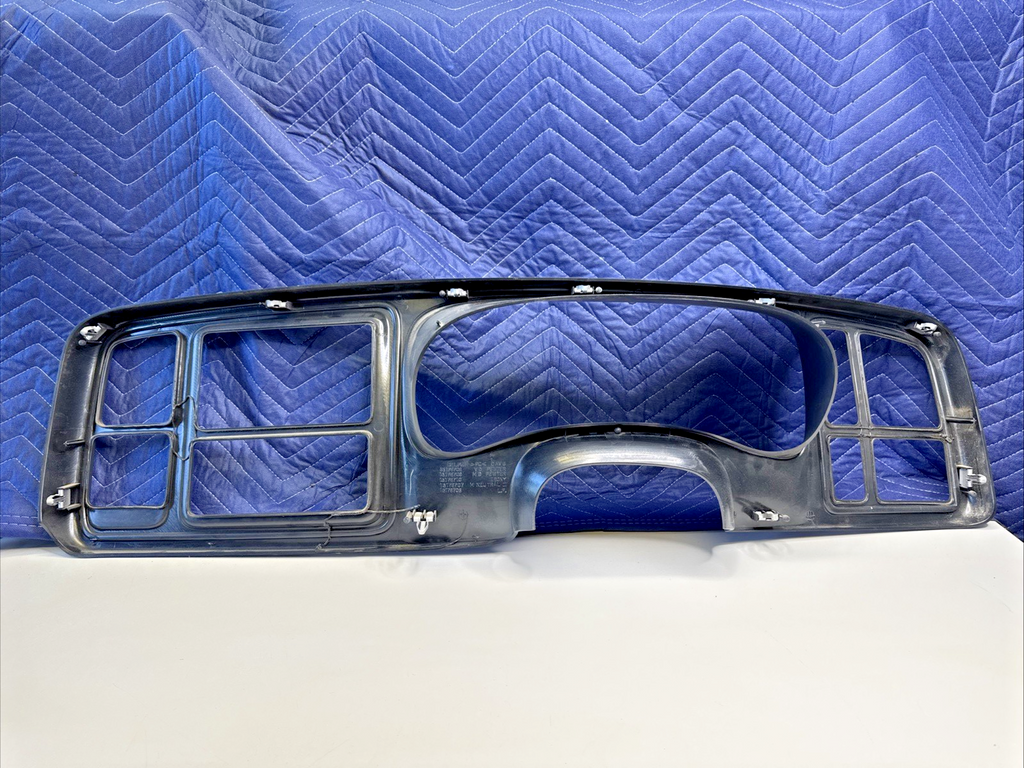 1999-02 GM Silverado Sierra Tahoe Yukon Dash Bezel Trim Panel 15173709 OEM