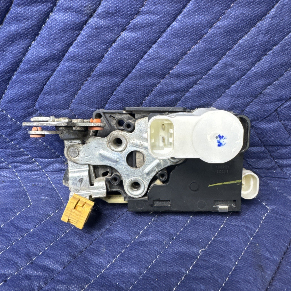 01-07 Silverado Sierra Tahoe Yukon Rear Left Door Latch Lock Actuator 16872415