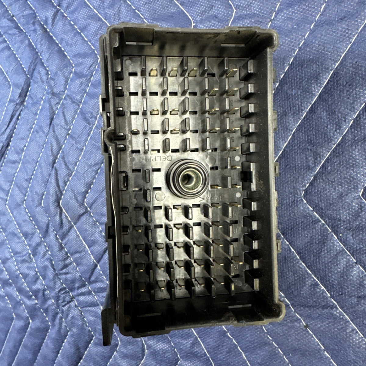 2000-2006 Chevrolet Silverado GMC Sierra Passenger Fuse Box 15770994 OEM