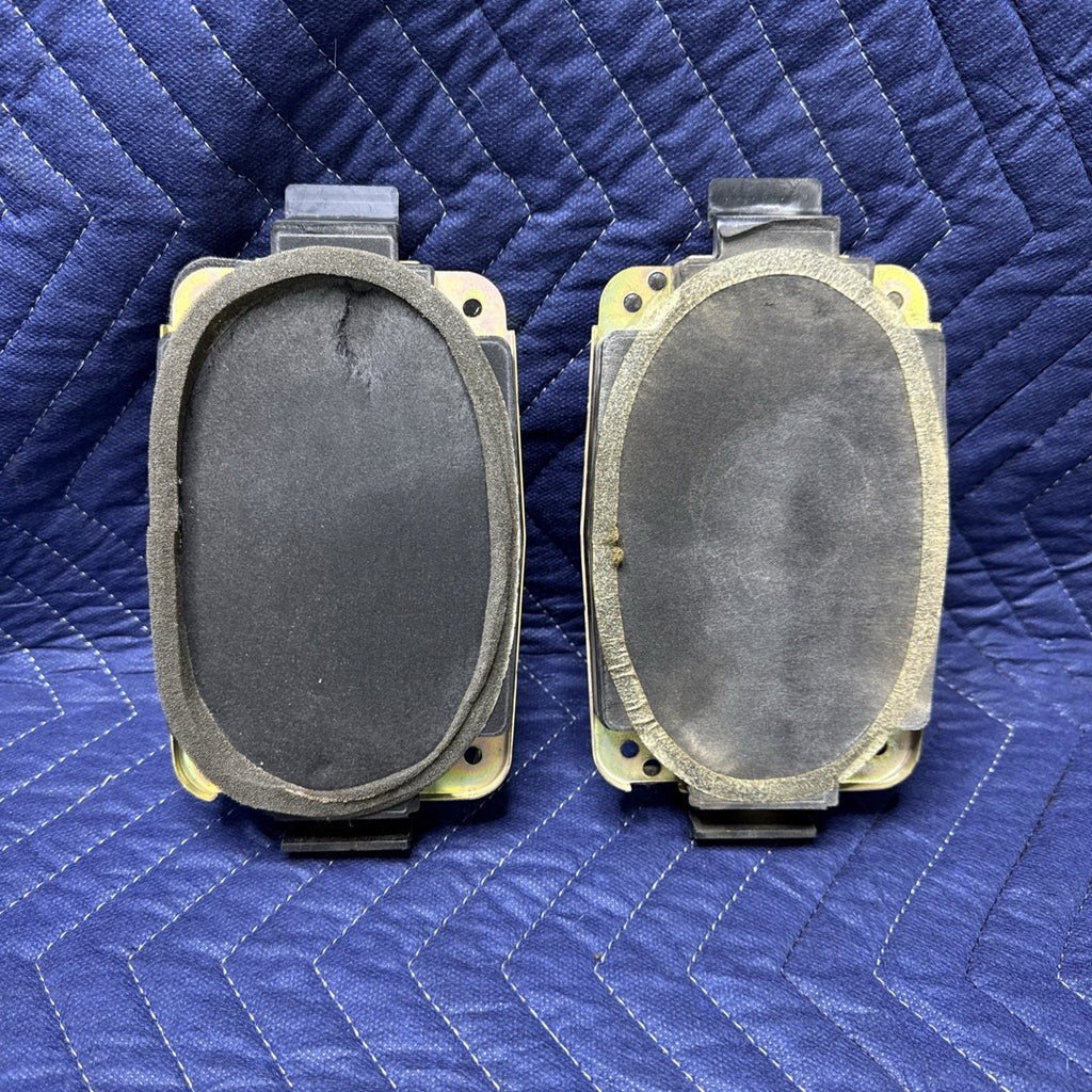 1999-2002 Silverado Sierra Extended Cab Rear Speakers Pair 15071125 15756874 OEM