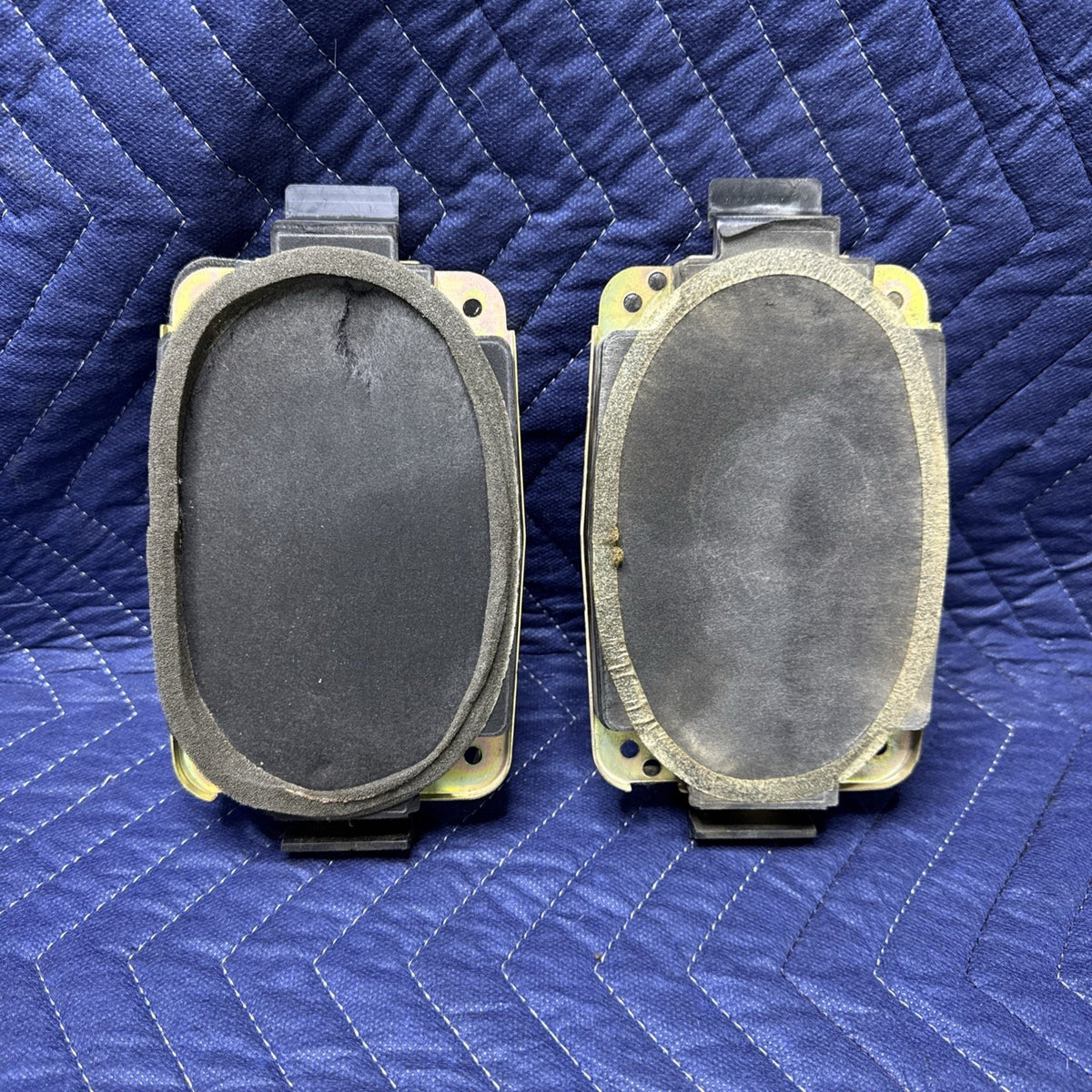 1999-2002 Silverado Sierra Extended Cab Rear Speakers Pair 15071125 15756874 OEM