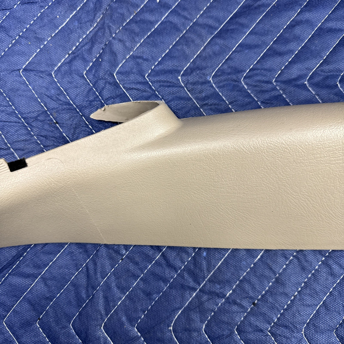1999-2006 Chevrolet Silverado GMC Sierra A Pillar Trim LH 15073353 Tan OEM