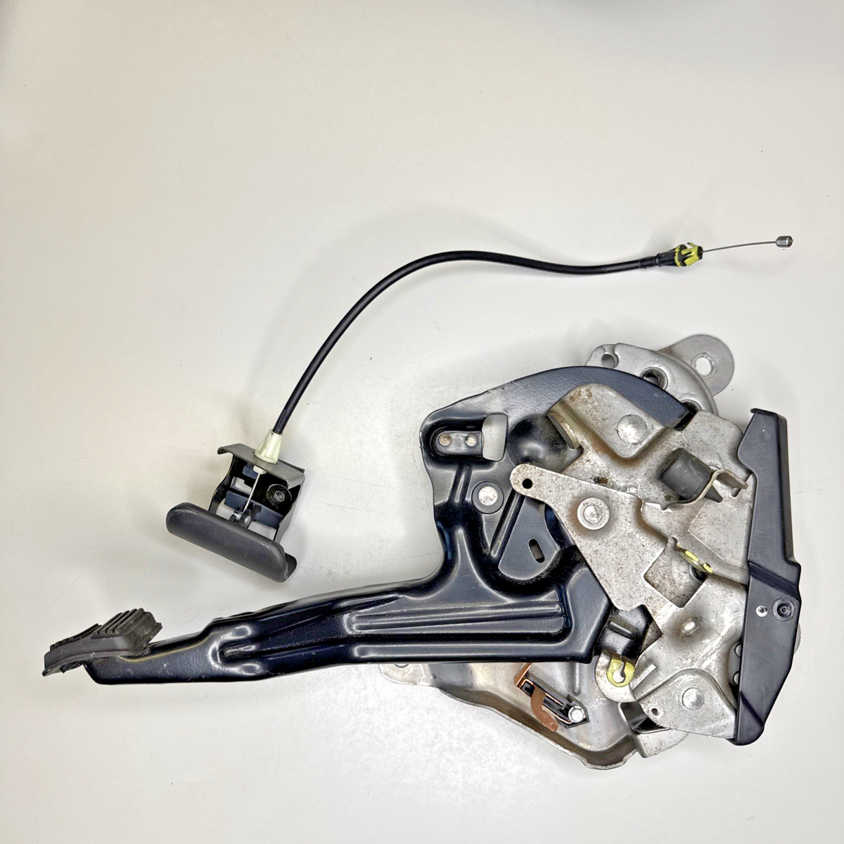03-06 GM Silverado Sierra Tahoe Yukon Emergency Parking Brake Pedal Assembly OEM