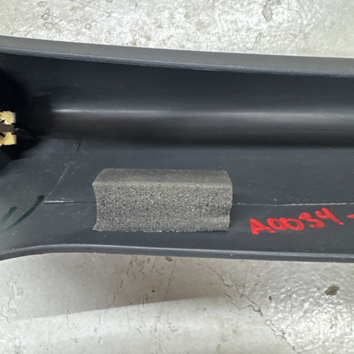 1999–2006 Silverado Sierra LH A Pillar Trim Panel Medium Gray 15073353 OEM
