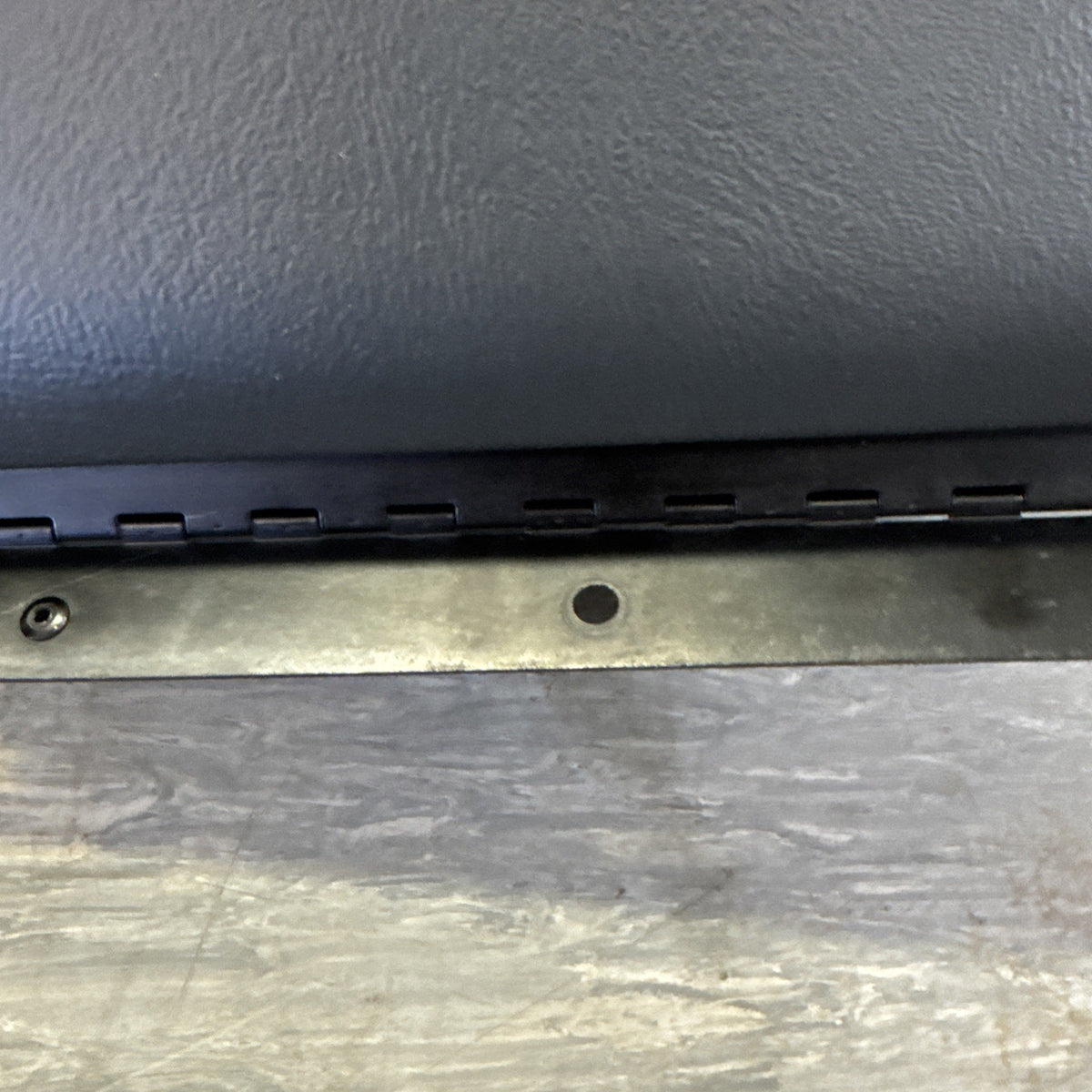 1999-2002 Chevrolet Silverado GMC Sierra Glove Box Assembly 15707423 OEM
