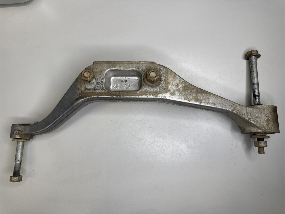1999-2007 Chevrolet Silverado GMC Sierra Front Diff Mount Bracket 15999801 OEM