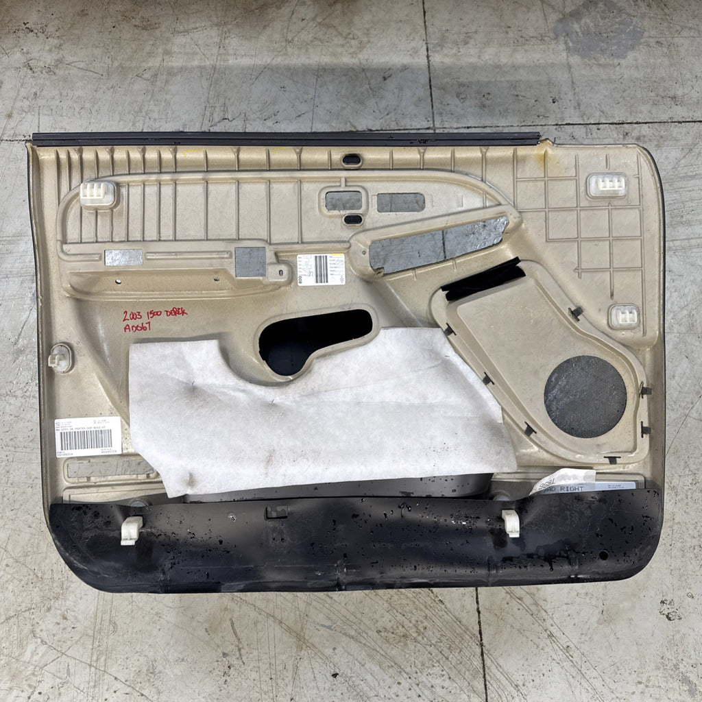 1999-2007 Silverado Sierra Tahoe Suburban Yukon RH Front Door Panel 15199354 OEM