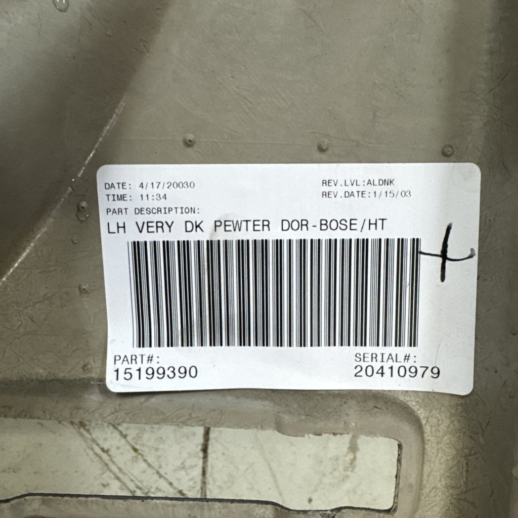 1999-2007 Silverado Sierra Tahoe Suburban Yukon LH Front Door Panel 15199390 OEM