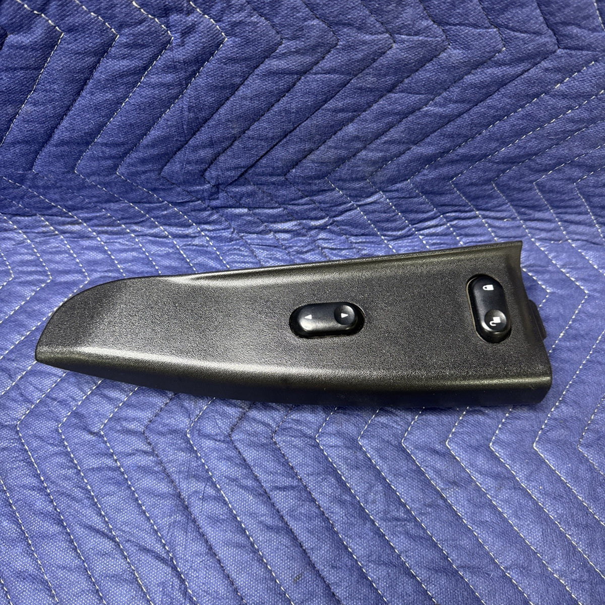2002-2007 Ford F250 F350 Super Duty RH Window Lock Switch Bezel 2C3T-14A563-AA