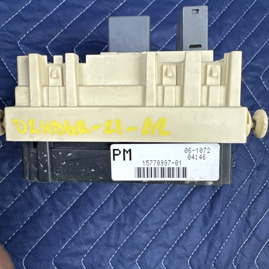 1999-2002 Chevrolet Silverado GMC Sierra Interior Fuse Box 15770997 OEM