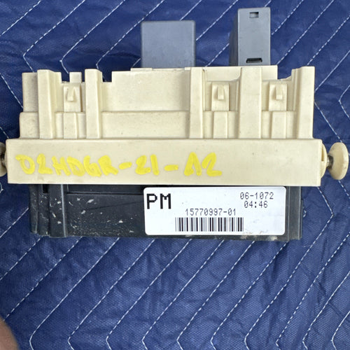 1999-2002 Chevrolet Silverado GMC Sierra Interior Fuse Box 15770997 OEM