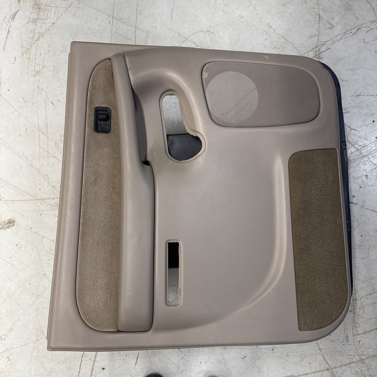 2001-2002 Silverado Sierra Crew Cab LH Rear Door Panel 15086583 OEM