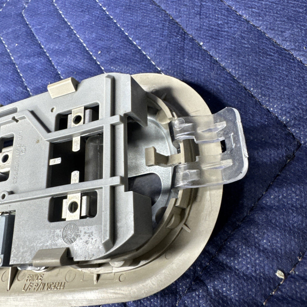 2000-2007 Tahoe Yukon Overhead Dome Map Light Shale Tan 15191866 OEM