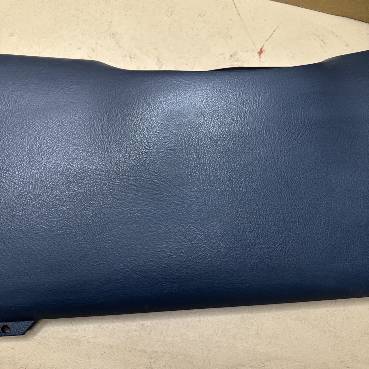 2000–2006 Silverado Sierra LH Knee Bolster Panel Medium Gray 15748089 OEM