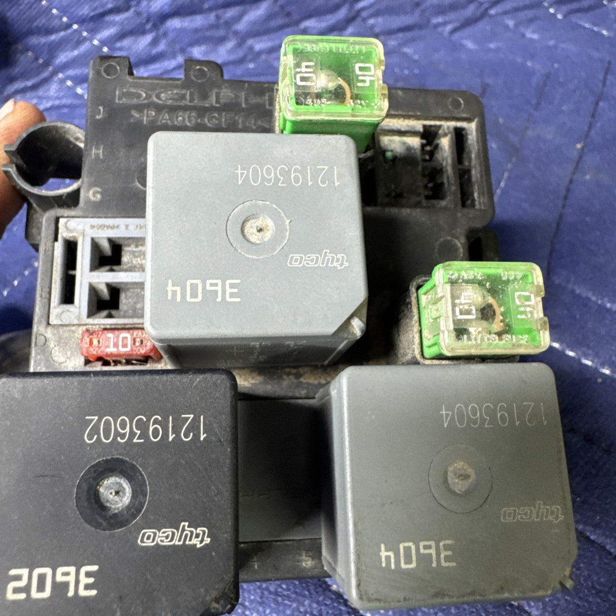 2003-2007 Silverado Sierra Cooling Fan Fuse Relay Box Harness 15304984 OEM