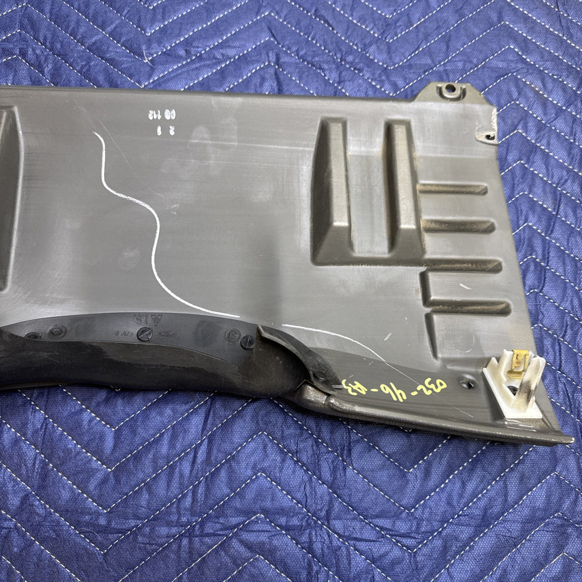 1999-2006 Chevrolet Silverado GMC Sierra LH Knee Bolster Panel 15187084 OEM