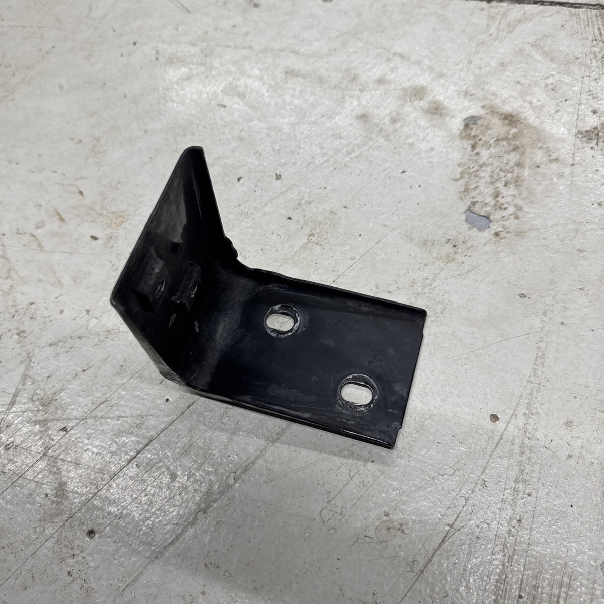 1999–2007 Silverado Sierra LH Front Fender Support Bracket 15159507 OEM