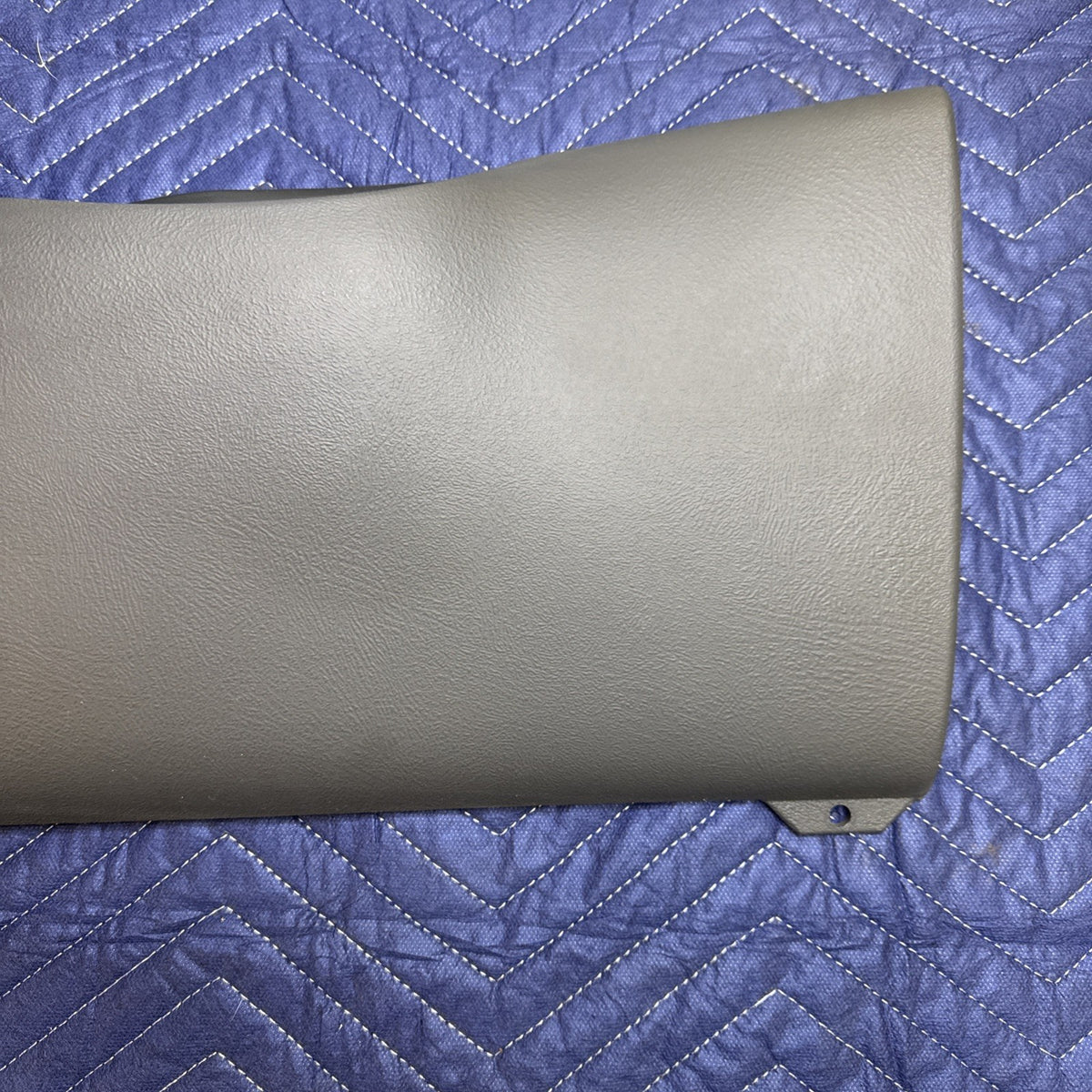 1999-2006 Chevrolet Silverado GMC Sierra LH Knee Bolster Panel 15187084 OEM