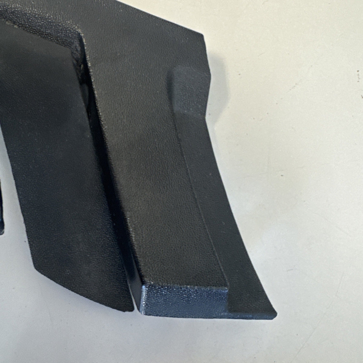 1999–2006 Silverado Sierra RH Cowl Panel End Cap 15753702 OEM