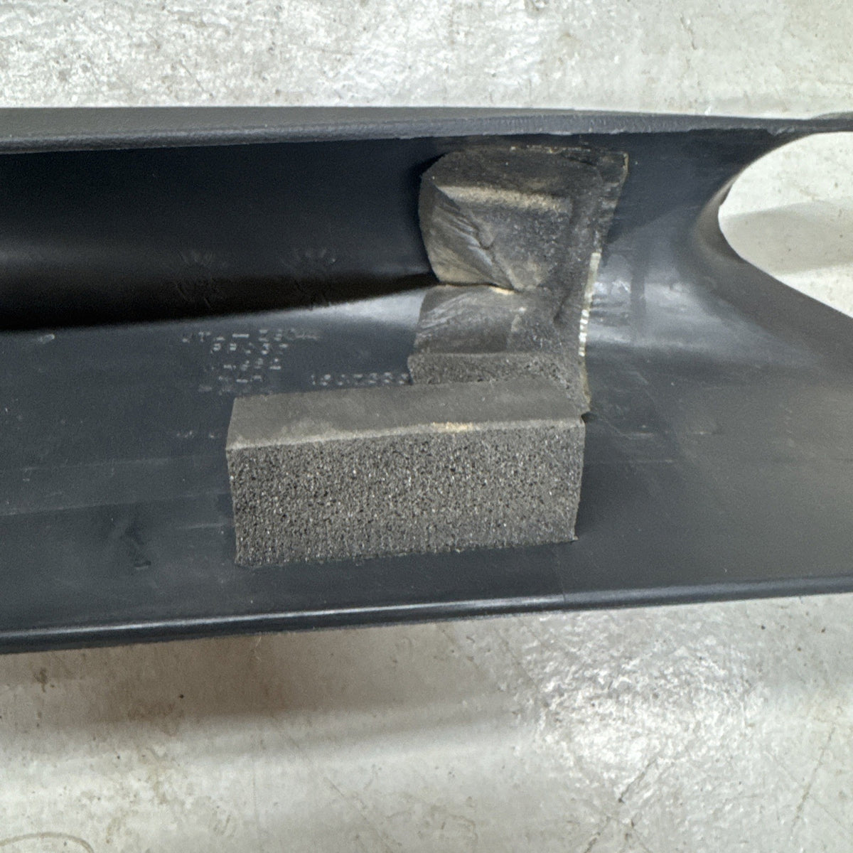 1999–2006 Silverado Sierra LH A Pillar Trim Panel Medium Gray 15073353 OEM
