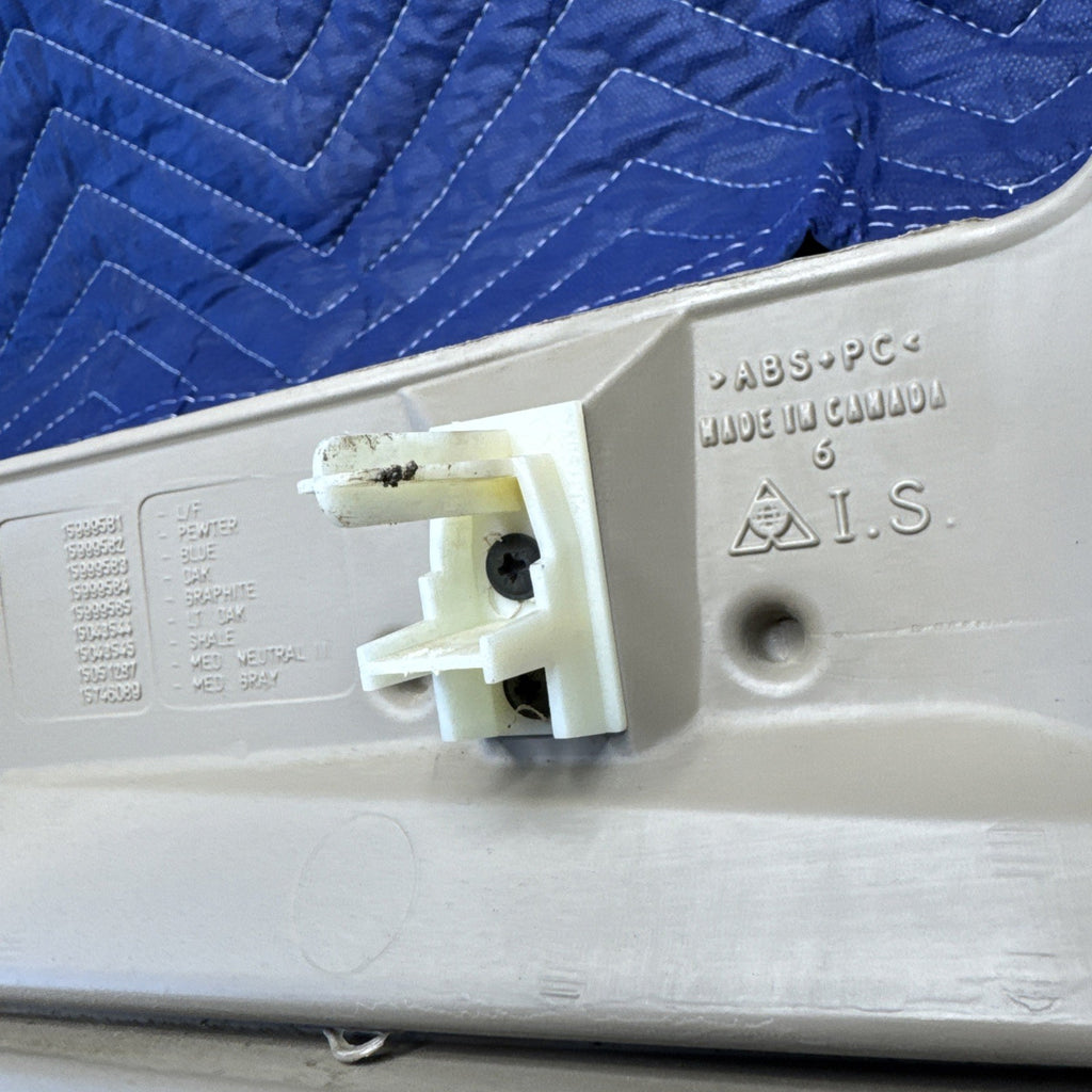 1999-06 GM Silverado Sierra Tahoe Yukon Lower Knee Bolster Trim 15051287 OEM