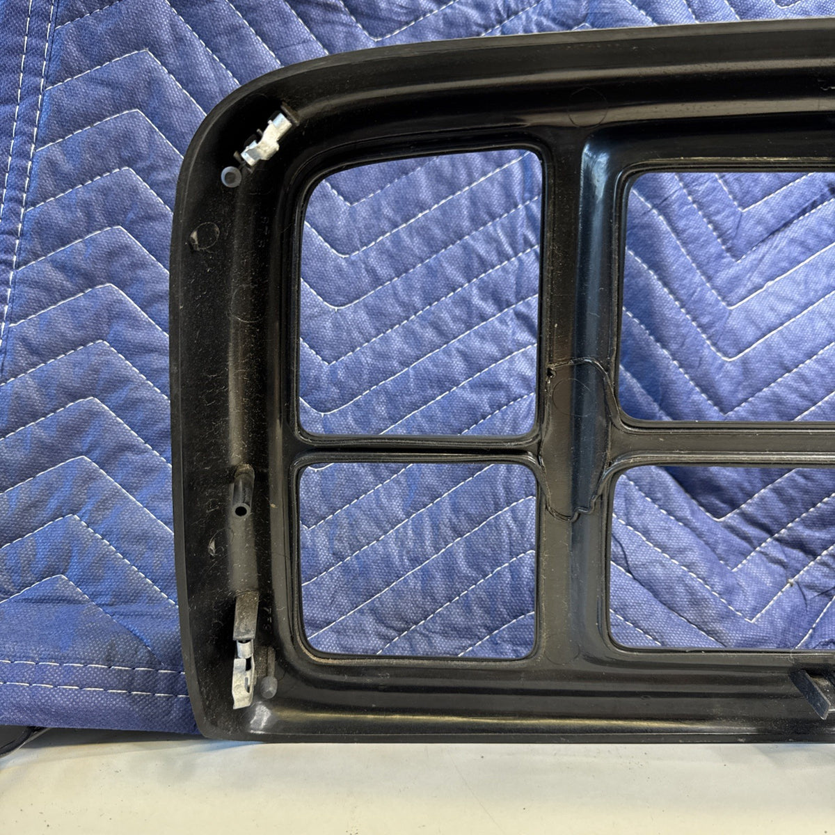 1999-02 GM Silverado Sierra Tahoe Yukon Radio Stereo Dash Bezel 15772850 OEM