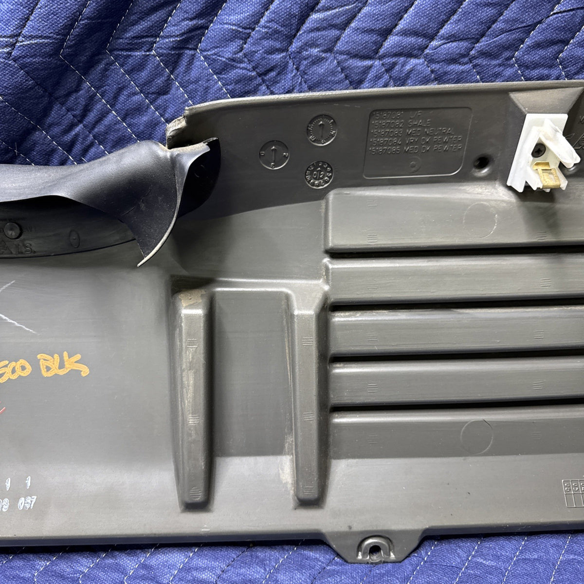 03-07 Silverado Sierra Tahoe Yukon Lower Dash Knee Bolster 15187082 OEM SHALE