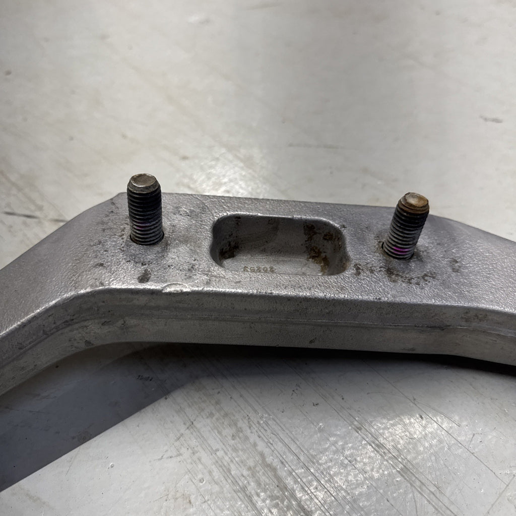 1999–2006 Silverado Sierra Front Differential Mount Bracket 15999802 OEM