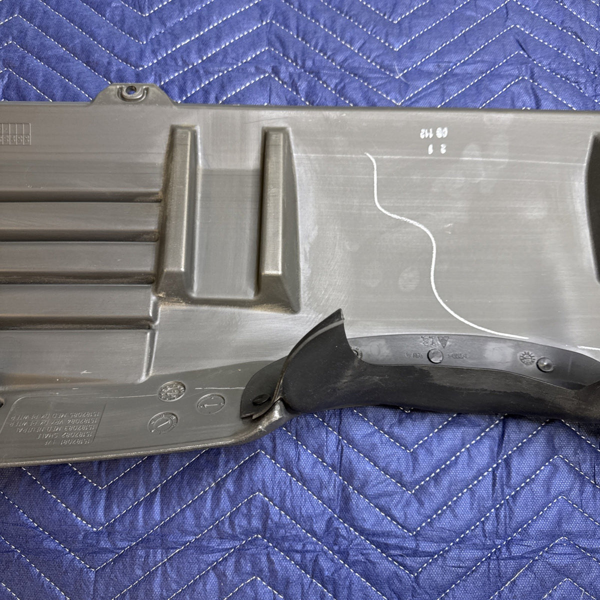 1999-2006 Chevrolet Silverado GMC Sierra LH Knee Bolster Panel 15187084 OEM