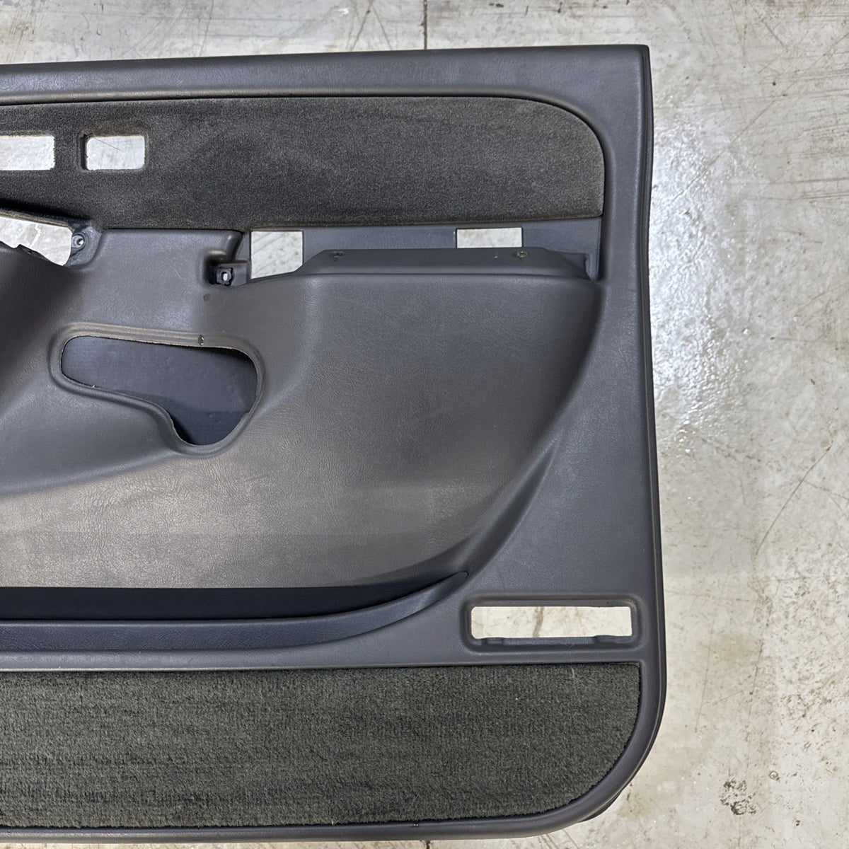 1999-2007 Silverado Sierra Tahoe Suburban Yukon RH Front Door Panel 15199354 OEM