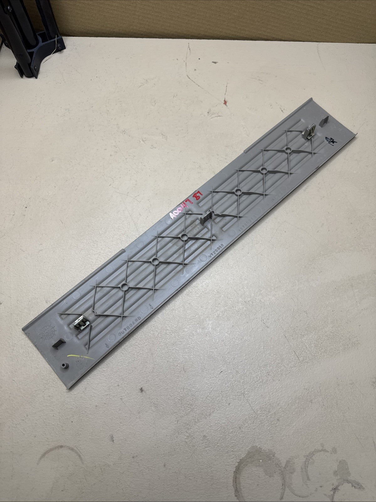 1999–2006 Silverado Sierra Rear Door Sill Plate Tan 15750385 OEM