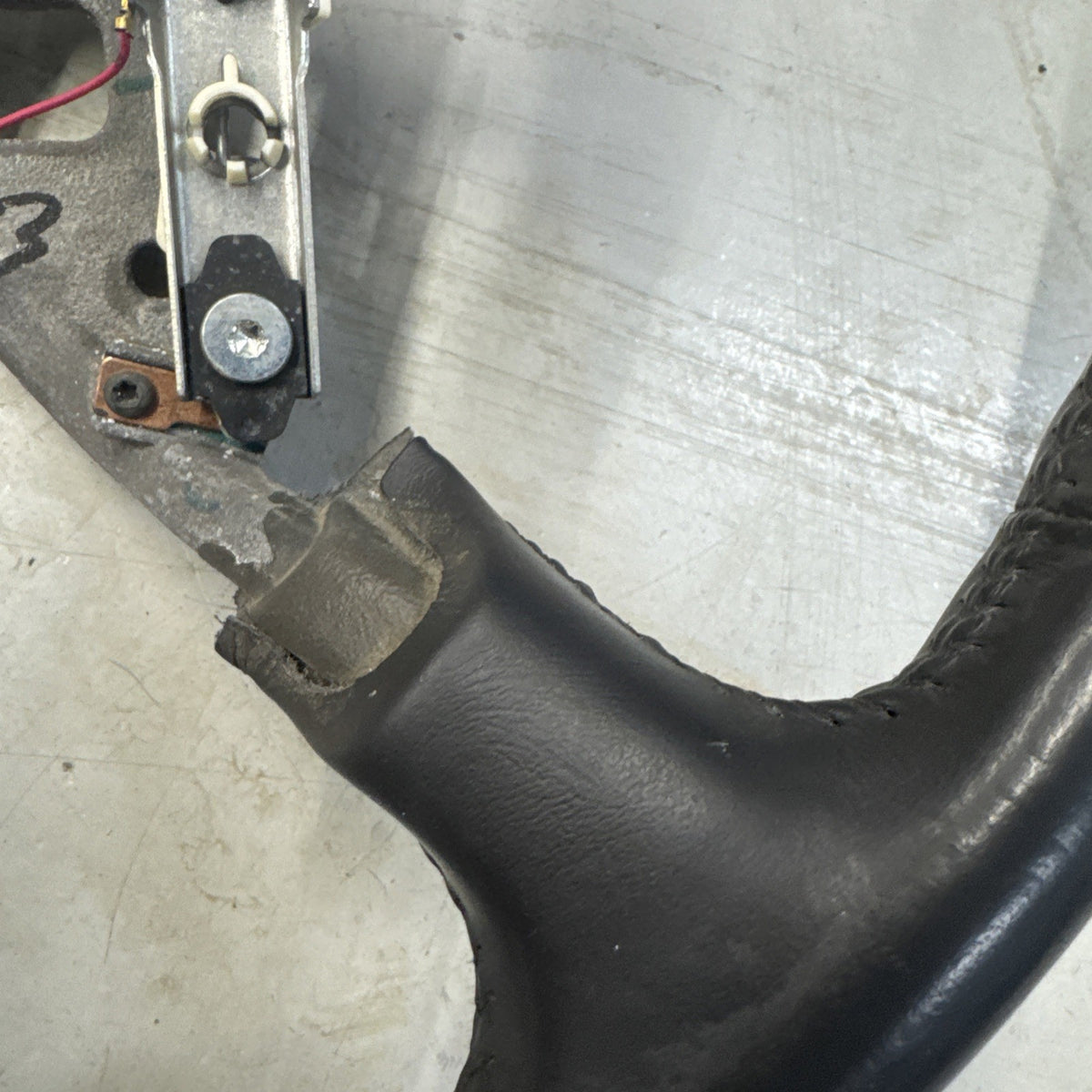1999–2005 Silverado Sierra Leather Steering Wheel Ebony 15763216 OEM
