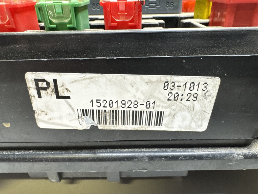 2003 GMC Sierra Silverado Underhood Fuse Box Relay Center 15201928 OEM Tested