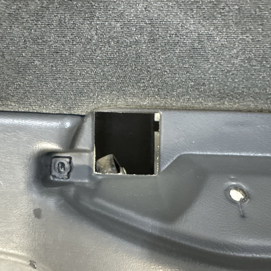 1999-2007 Silverado Sierra Tahoe Suburban Yukon RH Front Door Panel 15199354 OEM