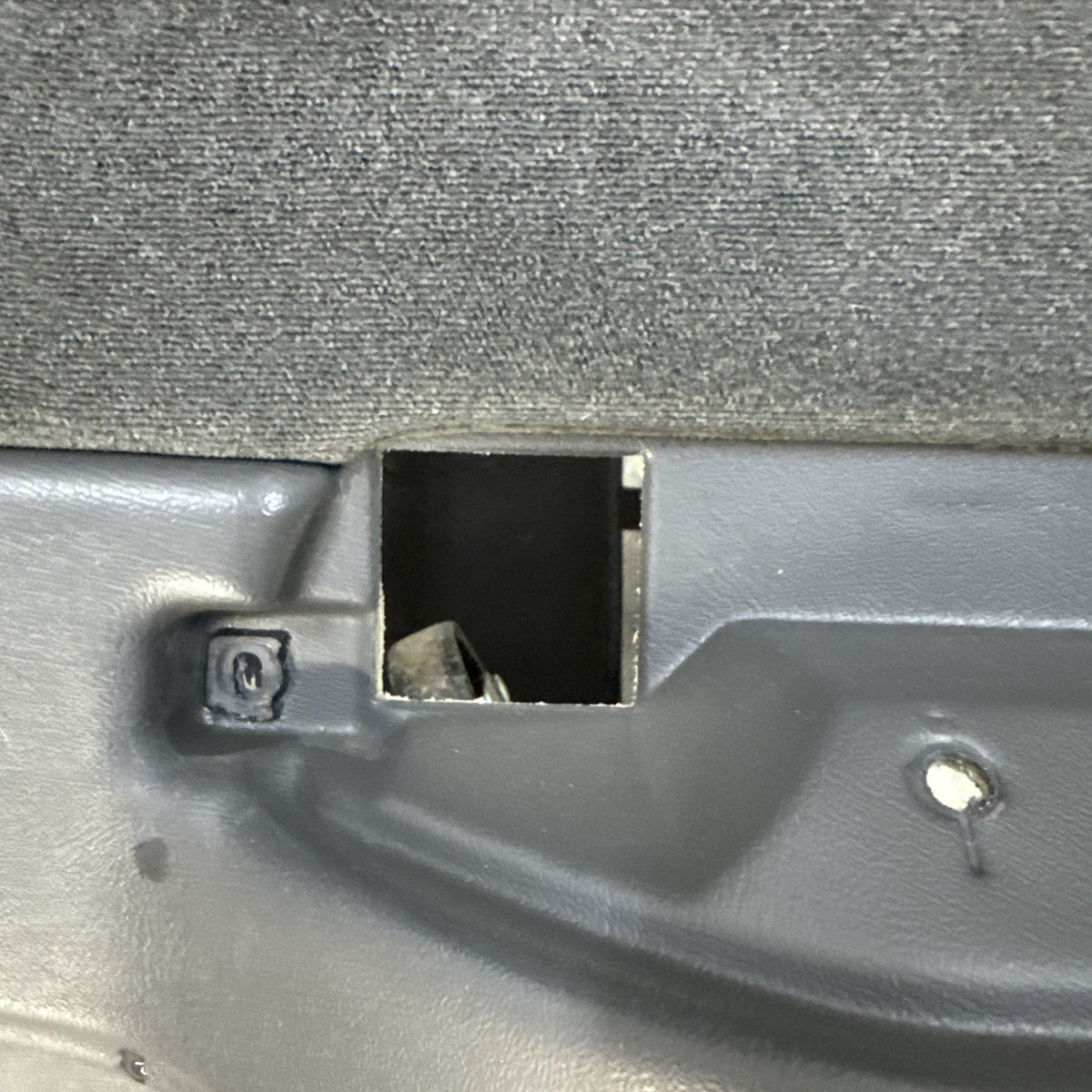 1999-2007 Silverado Sierra Tahoe Suburban Yukon RH Front Door Panel 15199354 OEM