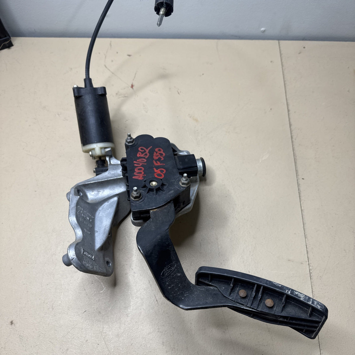 2005–2007 Ford F250 F350 Adjustable Accelerator Pedal Assembly OEM
