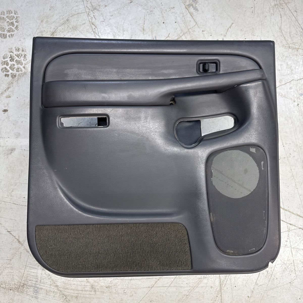 2003-2007 Silverado Sierra Crew Cab LH Rear Door Panel 15102796 OEM