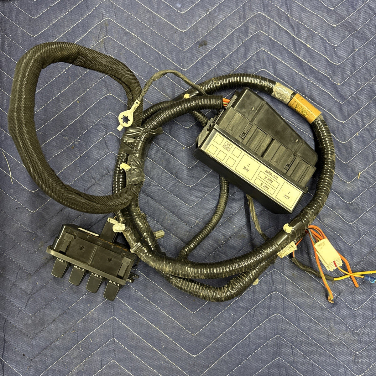 2005–2007 Ford F250 F350 AUX Upfitter Switch Kit Harness Fuses OEM
